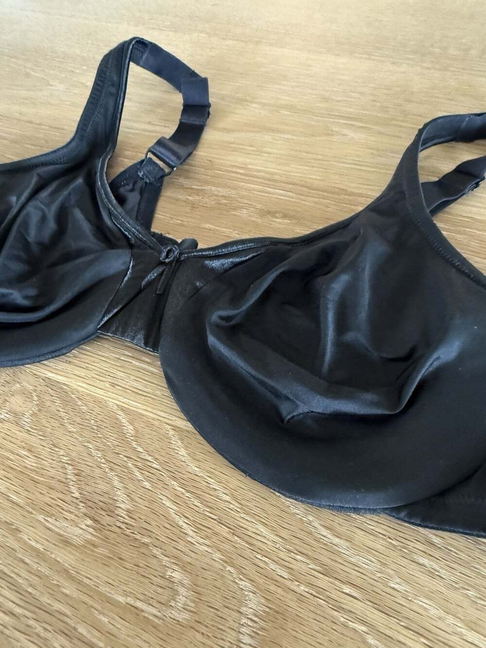 Olga Women’s Bra in Black Size: 36C 36 C Satin Silly Smooth Wired Unpadded - Picture 2 of 4